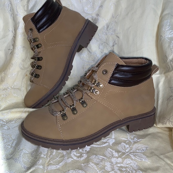 Time and Tru Shoes - ❄️Hiking boots